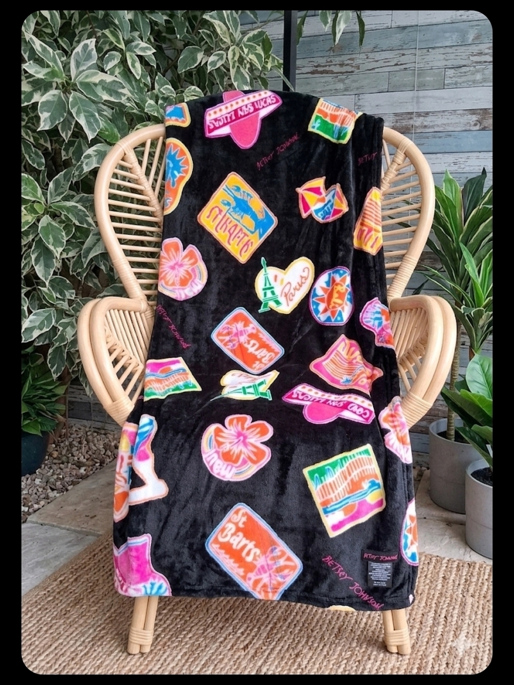 Betsey Johnson Black "Dream Vacation" Plush Throw Blanket